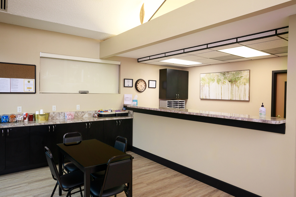 2021_ocala_FrontDesk_pet_ct-255