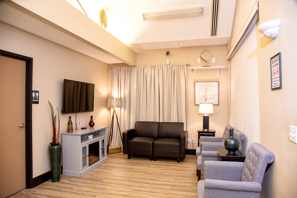 2021_ocala_lobby_pet-ct-240